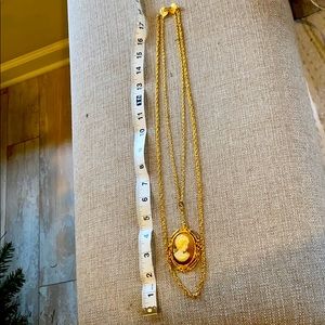 Double chain with cameo pendant!